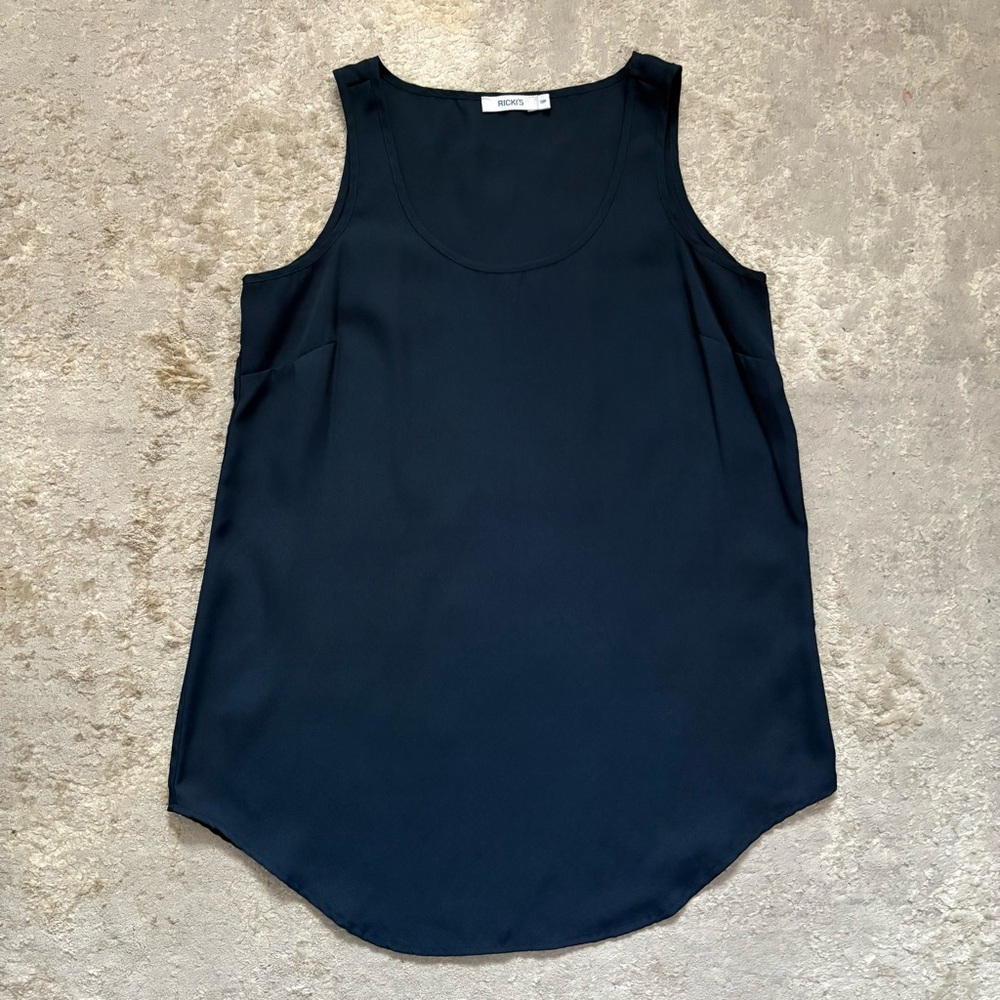Ricki’s Navy Blue Sleeveless Tank Blouse With Rounded Hem Size Small - Picture 3 of 8